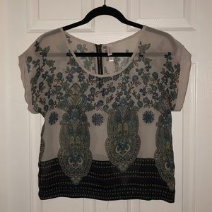 Xhileration top cream & black w/pattern & border